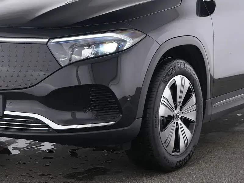 Gebraucht Mercedes EQA300 Advanced Plus 168 kW (229 PS) 2025 Lack kosmosschwarz (metallic) SUV