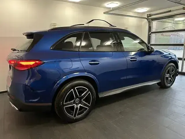 Gebraucht Mercedes GLC300 AMG 269 PS (197 kW) 2025 Blau SUV