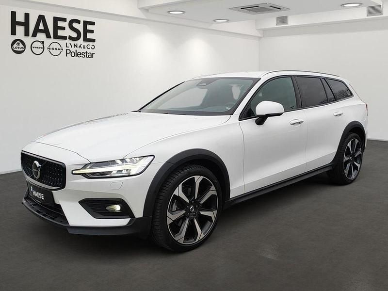 Gebraucht Volvo V60 CC Plus 197 PS (144 kW) 2024 Weiß Kombi
