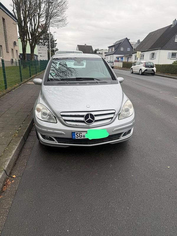 Grau Gebraucht 2006 Mercedes B180 Van / Kleinbus | 3.000 € (Fairer Preis) - Bild 1/4
