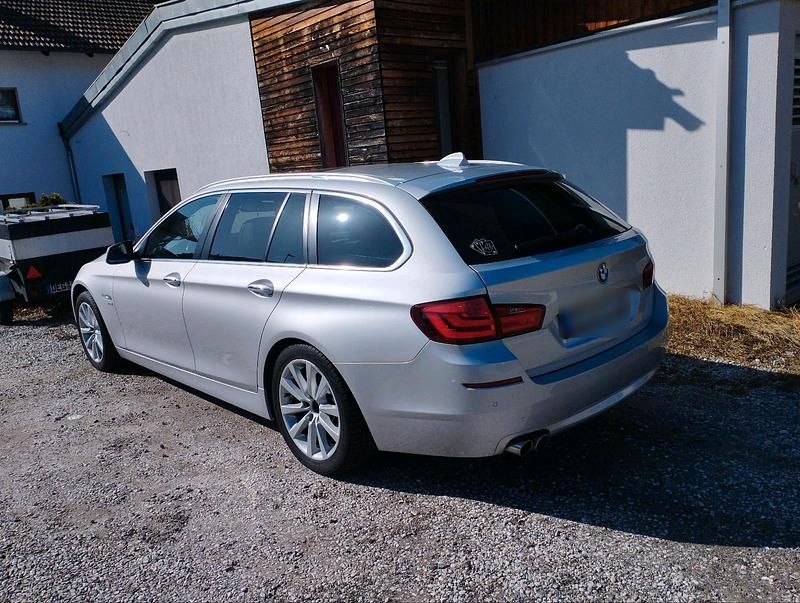 Gebraucht BMW 525 Luxury Line 218 PS (160 kW) 2012 Silber Kombi