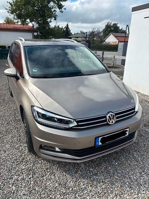 Beige Gebraucht 2016 VW Touran Highline Van / Kleinbus | 19.900 € (Superpreis) - Bild 1/4