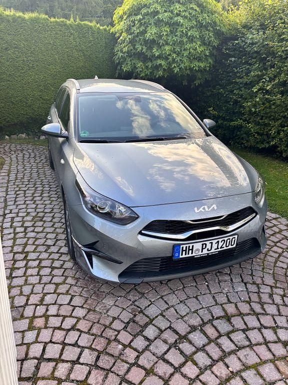 Silber Gebraucht 2025 Kia Ceed Sportswagon 2 Kombi | 25.000 € (Guter Preis) - Bild 1/1