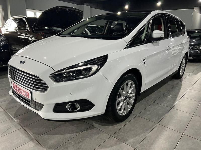 Gebraucht Ford S-MAX Titanium 179 PS (131 kW) 2016 Weiß Van / Kleinbus