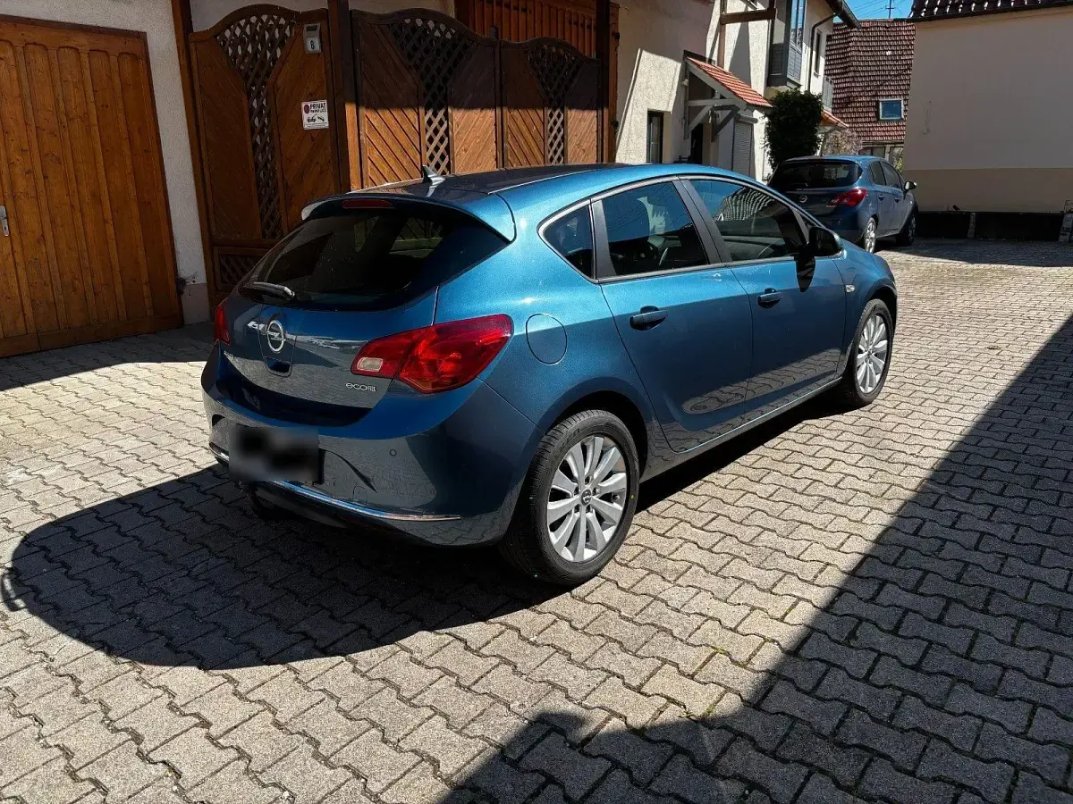 Gebraucht Opel Astra 136 PS (100 kW) 2015 Blau Kombi