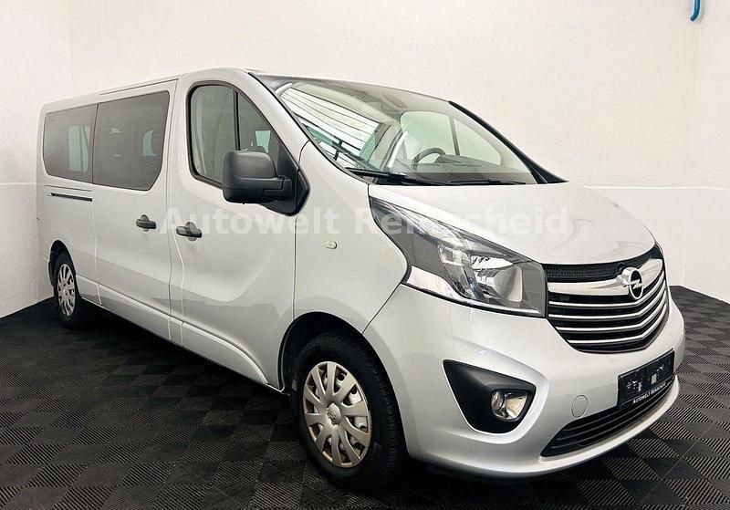 Second-hand Opel Vivaro 145 CP (106 kW) 2017 Argintiu Monovolum