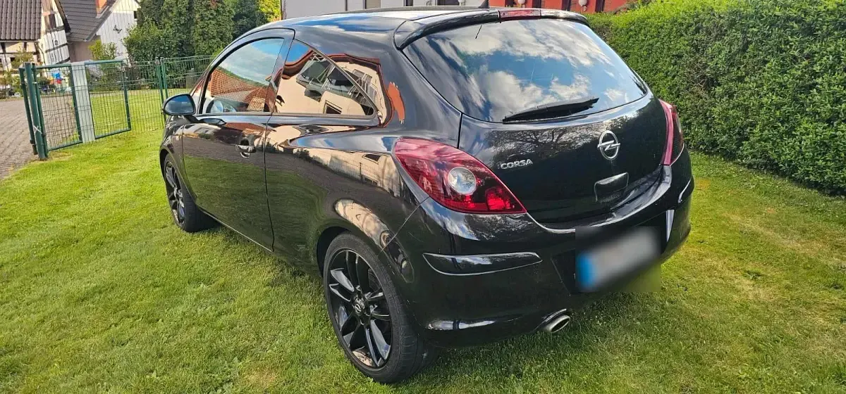 Usado Opel Corsa 101 HP (74 kW) 2011 Preto Citadino