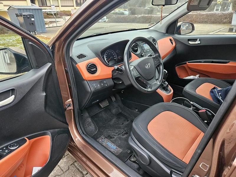 Braun Gebraucht 2016 Hyundai i10 Kleinwagen | 10.900 € (Etwas zu teuer) - Bild 1/4