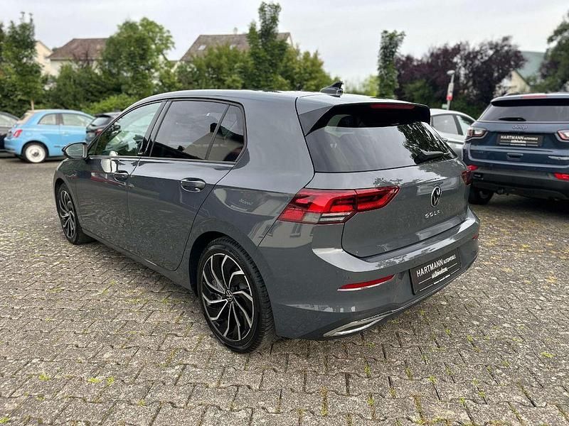 Gebraucht VW Golf VIII Active 150 PS (110 kW) 2022 Delfingrau Limousine