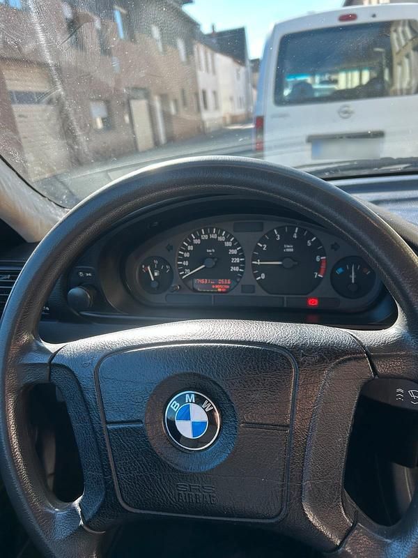 Gebraucht BMW 316 102 PS (75 kW) 1994 Grün Kleinwagen