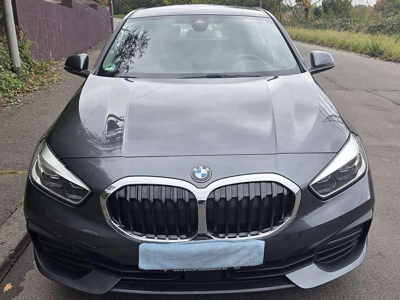 Grau Gebraucht 2020 BMW 118 Kleinwagen | 14.900 € (Guter Preis) - Bild 1/4