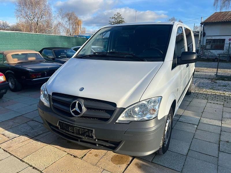 Weiß Gebraucht 2012 Mercedes Vito Van / Kleinbus | 7.400 € (Guter Preis) - Bild 1/4