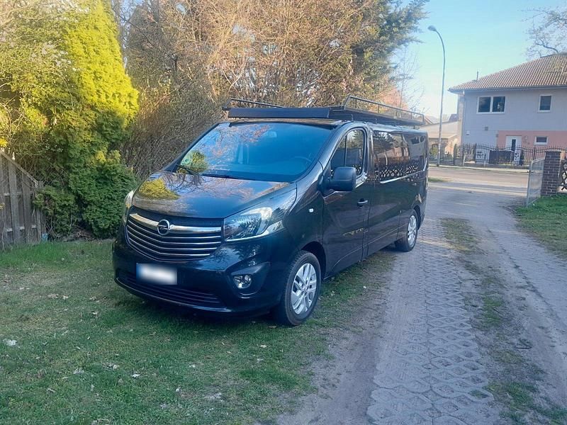 Gebraucht Opel Vivaro 145 PS (106 kW) 2017 Schwarz Van / Kleinbus
