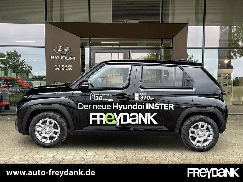 Gebraucht Hyundai Inster Trend 71 kW (97 PS) 2025 Abyss black Kleinwagen