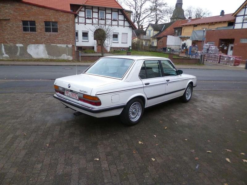 Gebraucht BMW 528 184 PS (135 kW) 1985 Weiß Limousine