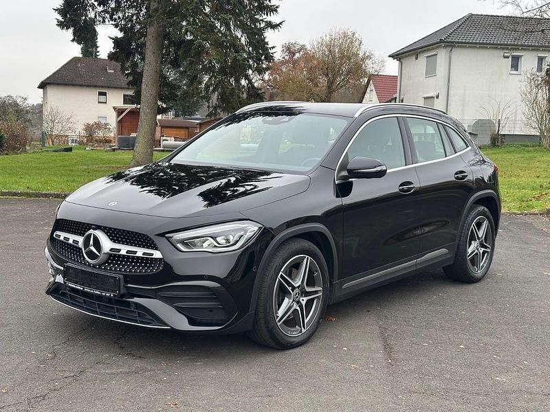 Schwarz Gebraucht 2020 Mercedes GLA200 AMG line SUV | 28.390 € (Superpreis) - Bild 1/4