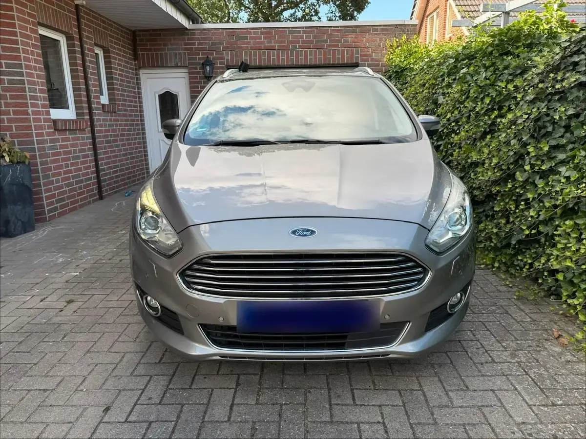Gebraucht Ford S-MAX Titanium 179 PS (131 kW) 2018 Andere farben Van / Kleinbus