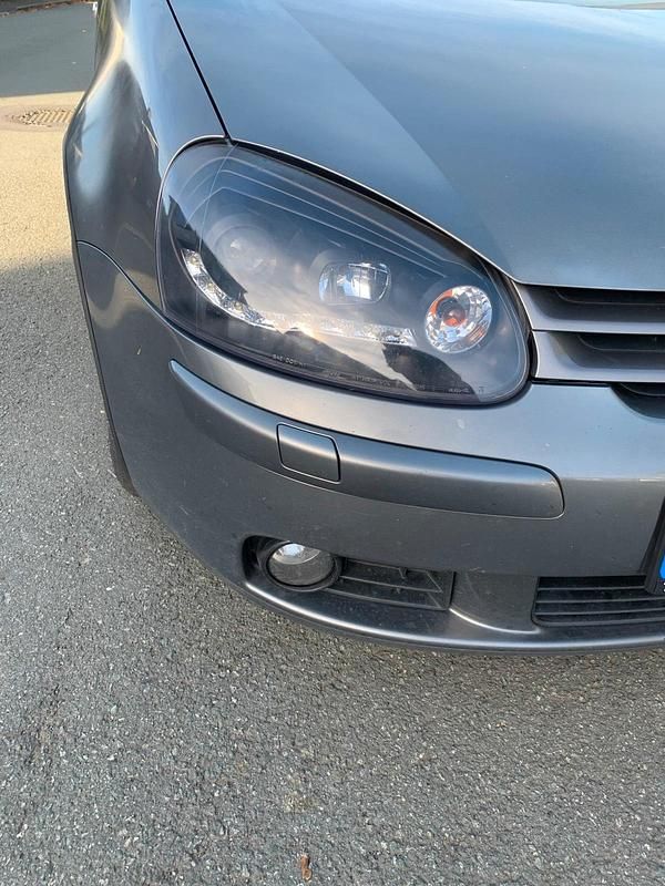 Grau Gebraucht 2004 VW Golf V Kleinwagen | 2.800 € (Etwas zu teuer) - Bild 1/4