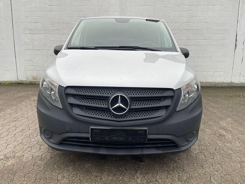 Silber Gebraucht 2015 Mercedes Vito Van | 8.900 € (Superpreis) - Bild 1/4