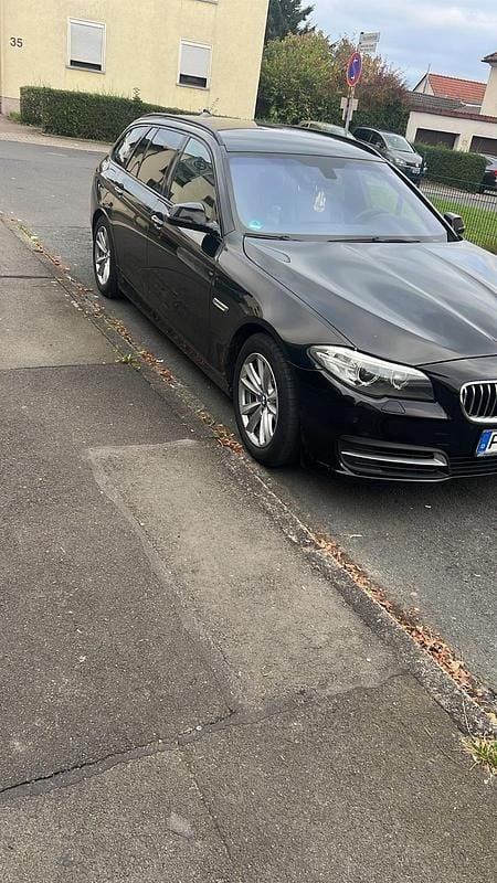 Schwarz Gebraucht 2015 BMW 520 Kombi | 11.200 € (Fairer Preis) - Bild 1/4