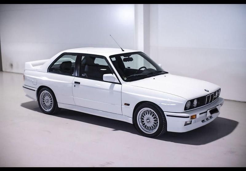 Weiß Gebraucht 1989 BMW M3 Sport Line Coupé | 85.000 € - Bild 1/4
