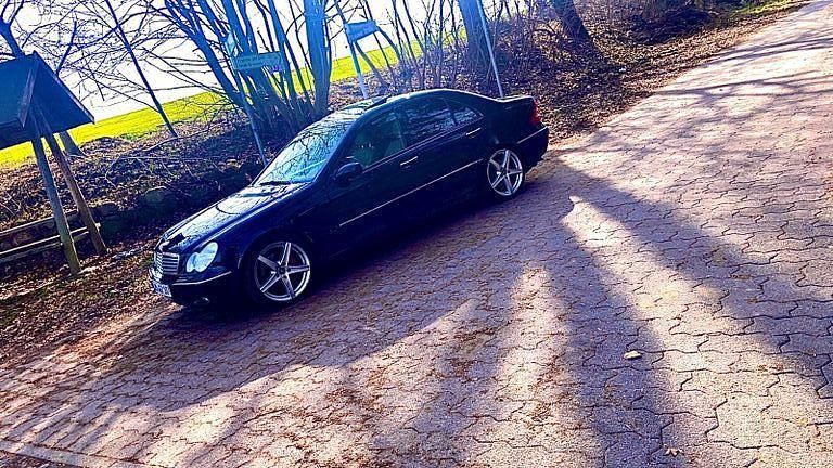 Gebraucht Mercedes 320 218 PS (160 kW) 2000 Blau Limousine