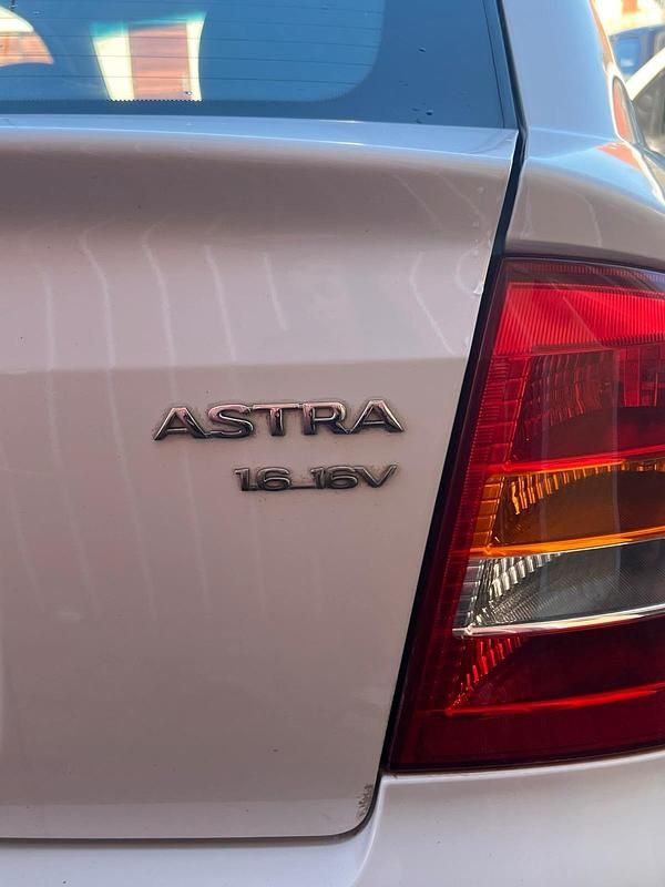 Gebraucht Opel Astra 101 PS (74 kW) 1999 Weiß Limousine