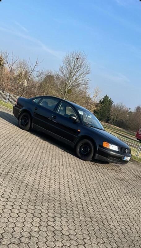 Schwarz Gebraucht 1996 VW Passat Limousine | 1.200 € (Fairer Preis) - Bild 1/4