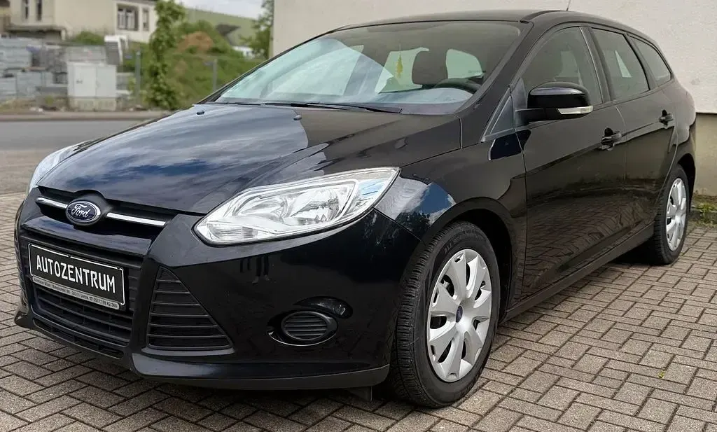Używany Ford Focus Trend 95 KM (69 kW) 2013 Czarny Sedan/Limuzyna