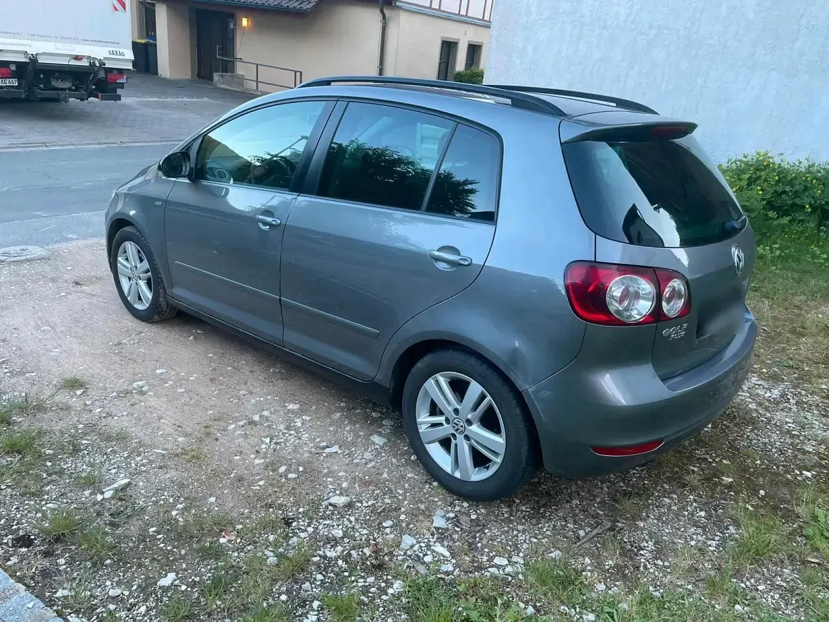 Gebraucht VW Golf VI 106 PS (77 kW) 2012 Grau Kleinwagen