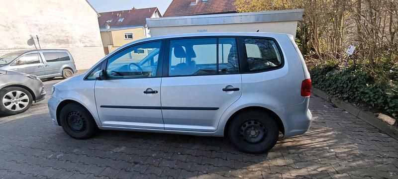 Gebraucht VW Touran 105 PS (77 kW) 2011 Silber Van / Kleinbus