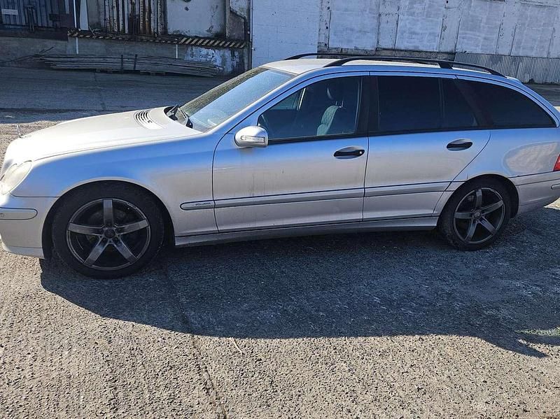 Gebraucht Mercedes C220 150 PS (110 kW) 2005 Brillantsilber  metalliclack Kombi