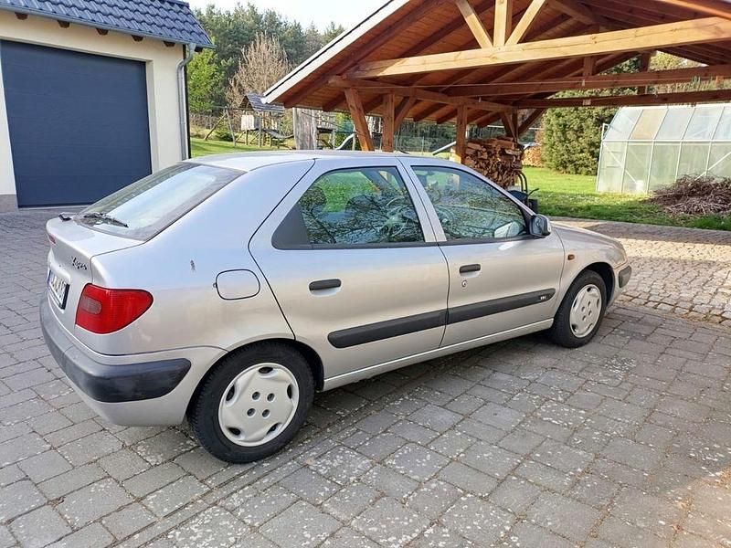 Gebraucht Citroën Xsara 90 PS (66 kW) 1997 Silber Limousine