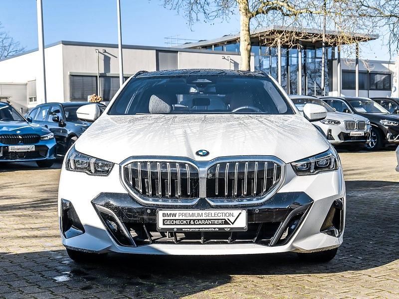 Gebraucht BMW 520 M Sport 197 PS (144 kW) 2025 Weiß Kombi
