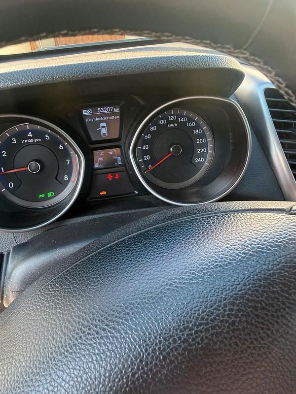 Gebraucht Hyundai i30 99 PS (72 kW) 2013 Weiß Limousine