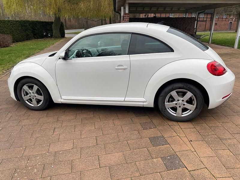 Gebraucht VW Beetle Design 105 PS (77 kW) 2012 Weiß Kleinwagen