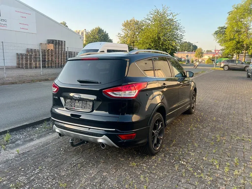 Gebraucht Ford Kuga Individual 179 PS (131 kW) 2016 Schwarz SUV
