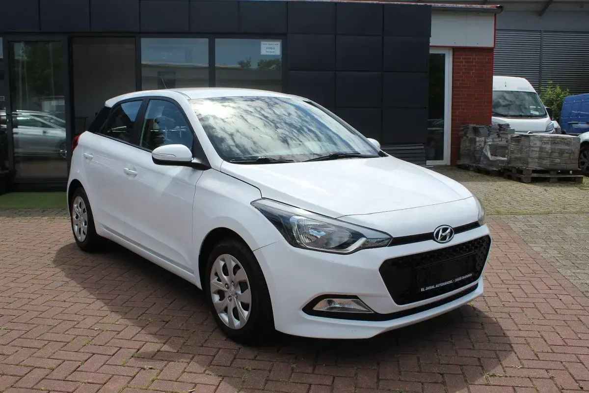 Gebraucht Hyundai i20 Classic 75 PS (55 kW) 2016 Weiß Kleinwagen
