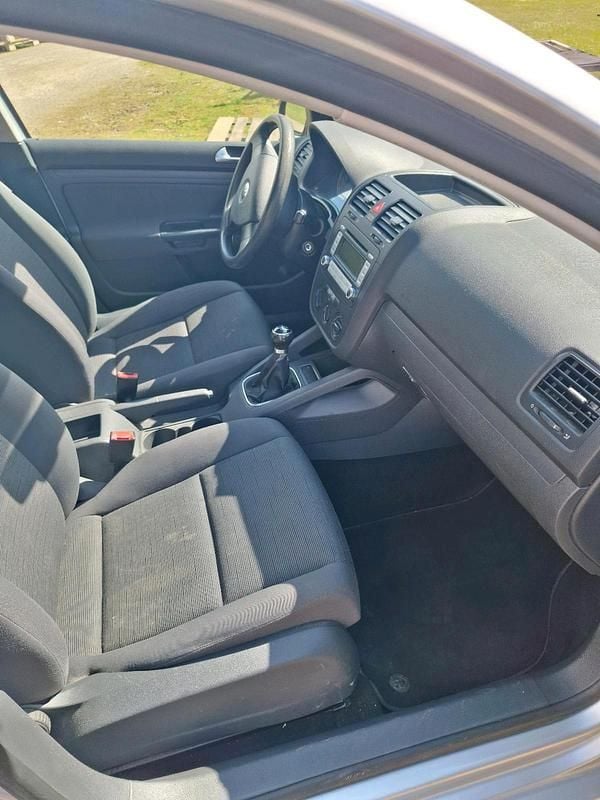 Gebraucht VW Golf V 105 PS (77 kW) 2006 Silber Kleinwagen
