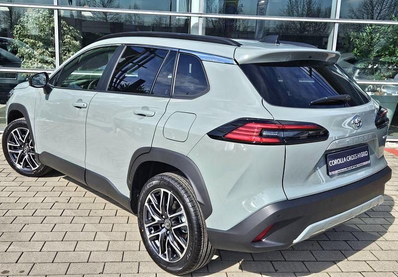 Neu Toyota Corolla Cross 178 PS (130 kW) 2026 Grün SUV