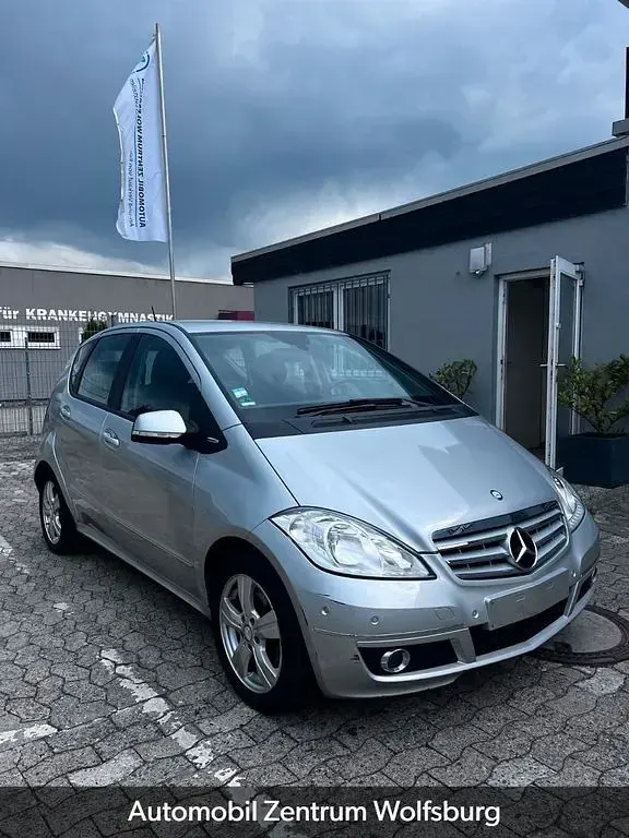 Gebraucht Mercedes A160 Avantgarde 95 PS (69 kW) 2012 Silber Limousine