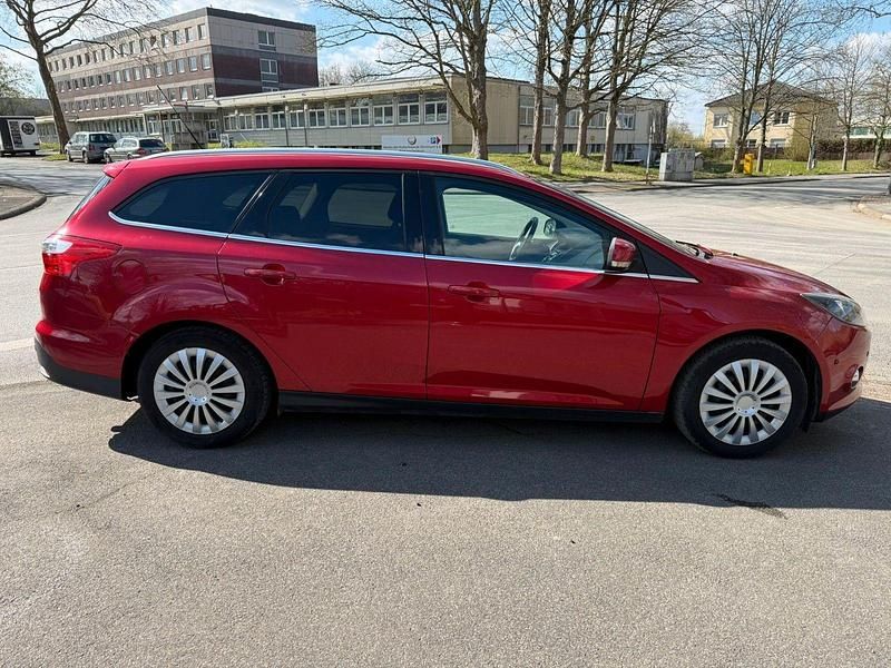 Gebraucht Ford Focus Titanium 163 PS (119 kW) 2013 Rot Kombi