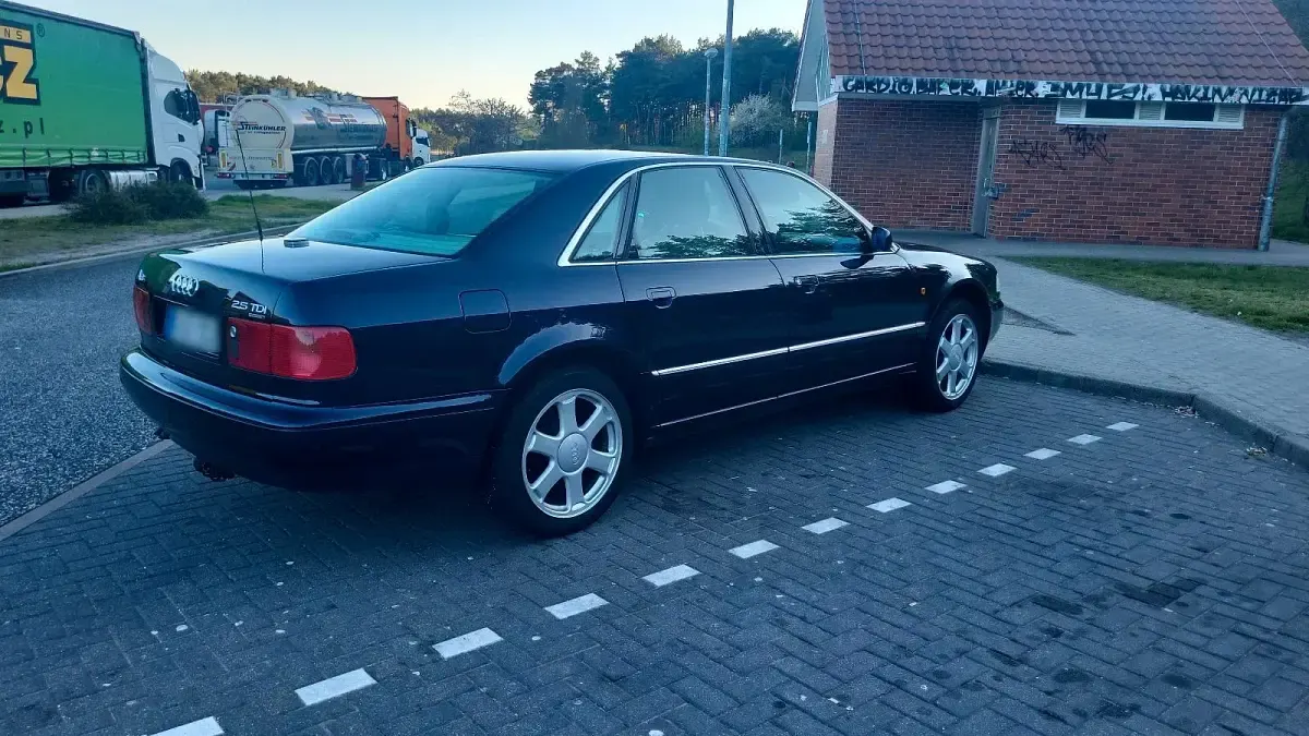 Brugt Audi A8 150 HK (110 kW) 1997 Blå Sedan