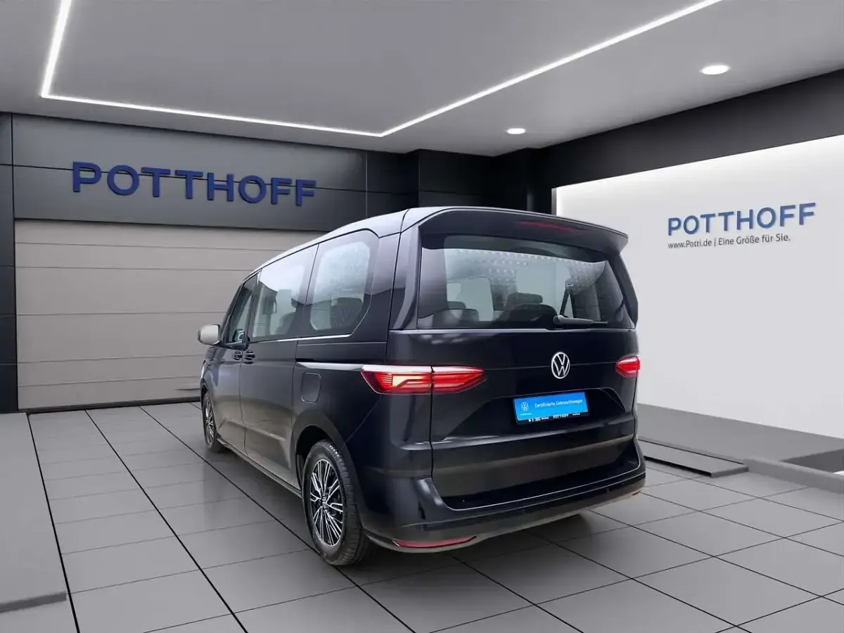 Gebraucht VW T7 150 PS (110 kW) 2024 Deep black perleffekt Van