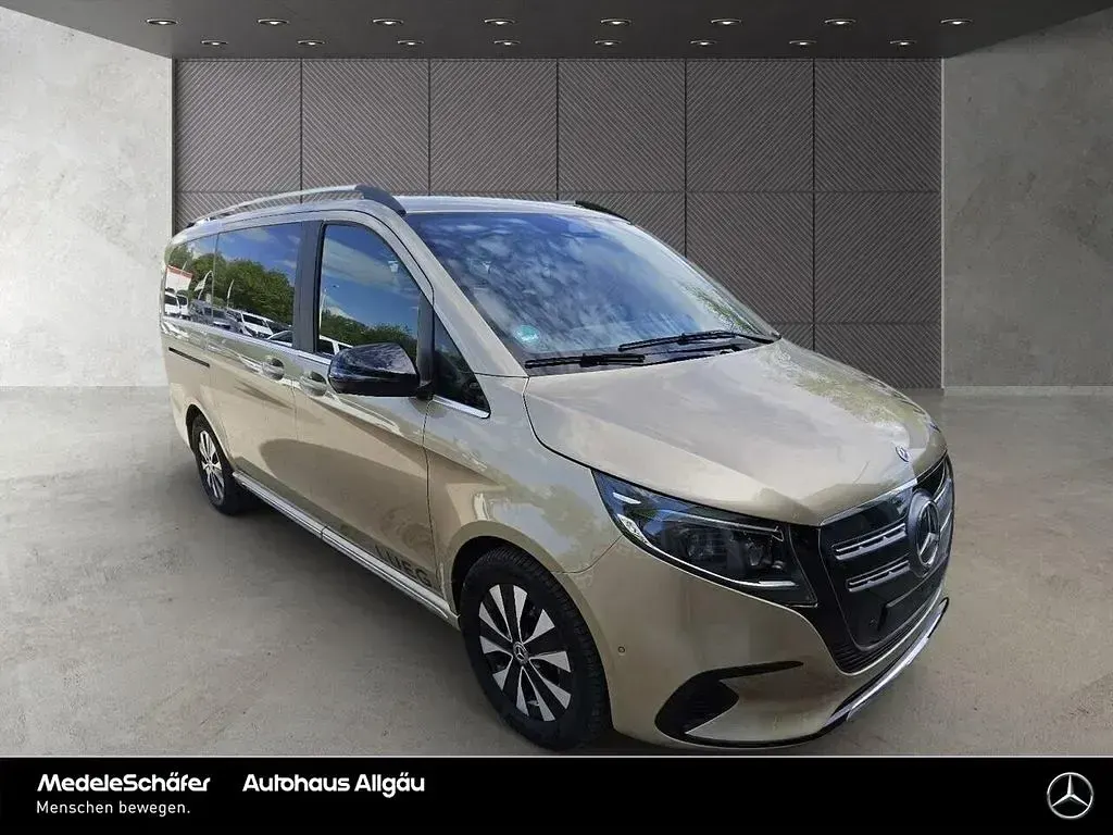 Gebraucht Mercedes EQV300 Avantgarde 150 kW (204 PS) 2025 Kalaharigold met. Van / Kleinbus