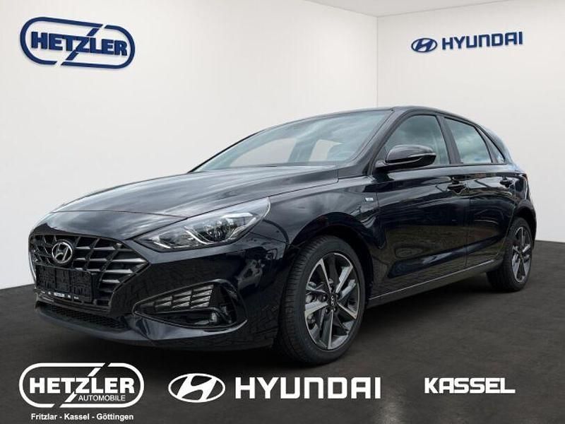 Abyss black / mic Gebraucht 2024 Hyundai i30 Trend Limousine | 26.490 € (Etwas zu teuer) - Bild 1/4