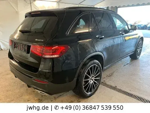 Gebraucht Mercedes GLC300e AMG line 306 PS (225 kW) 2021 Schwarz SUV