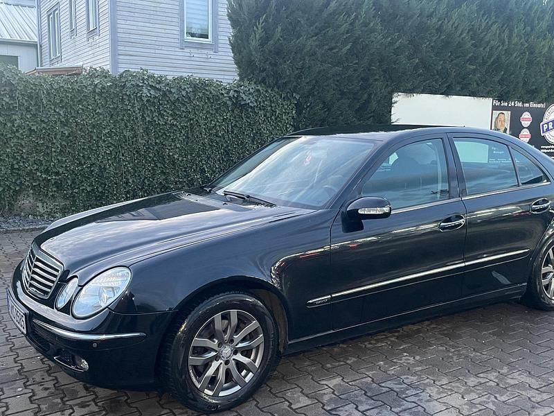 Gebraucht Mercedes E240 176 PS (129 kW) 2005 Schwarz Limousine
