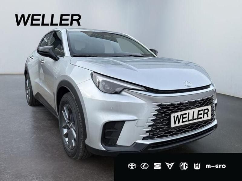 Neu Lexus LBX 136 PS (100 kW) 2025 Silber SUV