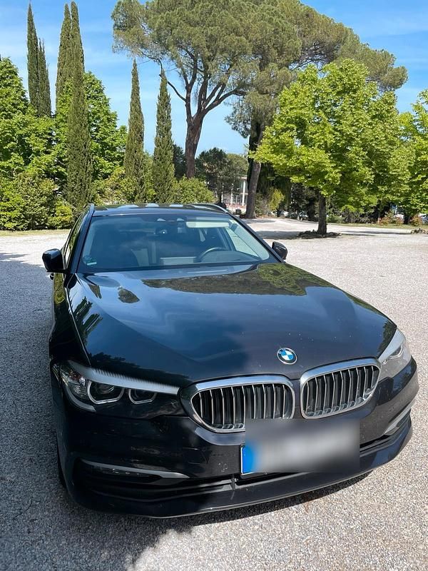 Grau Gebraucht 2018 BMW 520 Kombi | 17.900 € (Guter Preis) - Bild 1/4